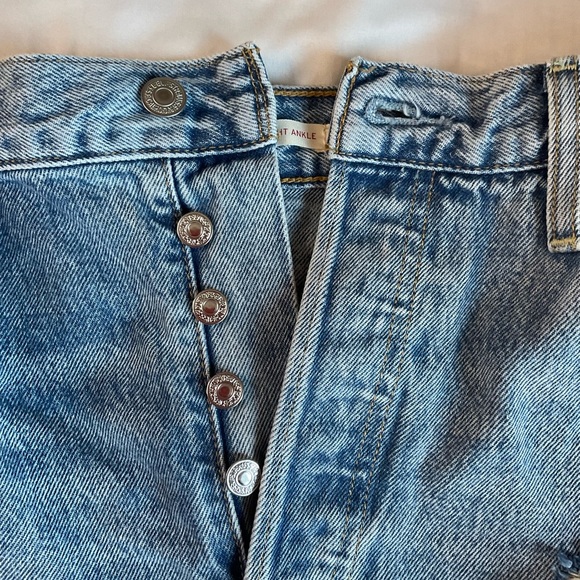 Levi’s Ribcage Straight Ankle Light Wash Distressed Jeans Size 32 - Picture 6 of 6